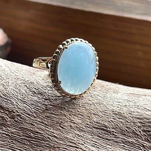 14k- 5.39Ct Oval Aquamarine Cabochon ring
